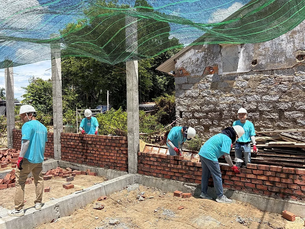 Hỗ trợ xây dựng nhà ở chống chịu thiên tai cho một số hộ gia đình khó khăn vùng lân cận Đà Nẵng