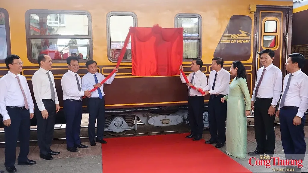 Khai trương đoàn tàu 'Cố đô Huế - Phong Nha'