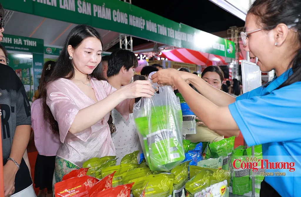 Bệ phóng giao thương, nâng tầm sản phẩm địa phương từ hội chợ lớn