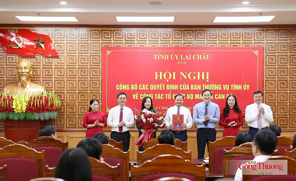 Lai Châu công bố nhiều quyết định về tổ chức bộ máy và công tác cán bộ