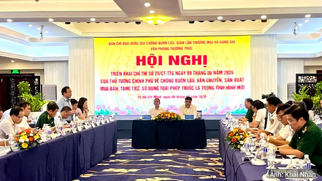 Sớm hoàn thiện hành lang pháp lý để ngăn chặn thuốc lá lậu trên không gian số