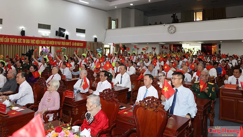 Cần Thơ họp mặt kỷ niệm 81 năm Cách mạng tháng Tám và Quốc khánh 2/9 — Thành ủy Cần Thơ