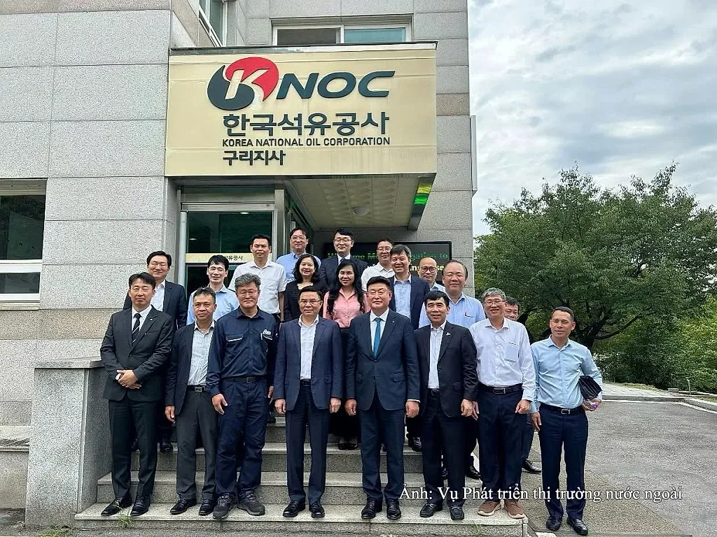 Bộ trưởng Bộ Công Thương Lê Mạnh Hùng làm việc tại Kho dự trữ dầu cơ sở Guri (Hàn Quốc)