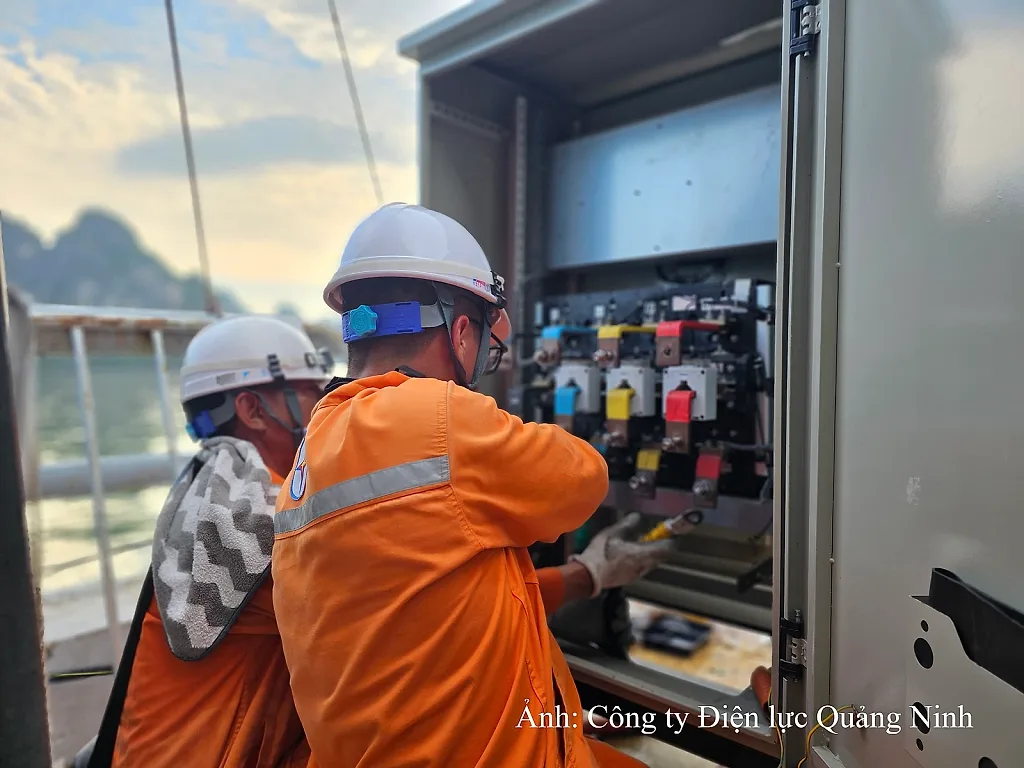 Bảo đảm dòng điện cho dấu mốc lịch sử của thành phố Quảng Ninh — Công ty Điện lực Quảng Ninh
