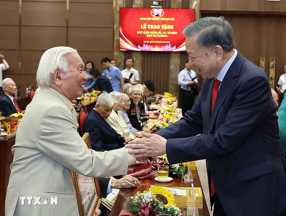 Những tấm gương sáng trọn đời giữ vững lời thề với Đảng