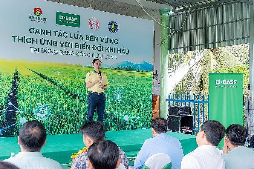 ong-pham-tuan-anh-truong-ban-ky-thuat-tong-cong-ty-phan-bon-dau-khi-ca-mau-phat-bieu-khai-mac-chuong-trinh.jpg