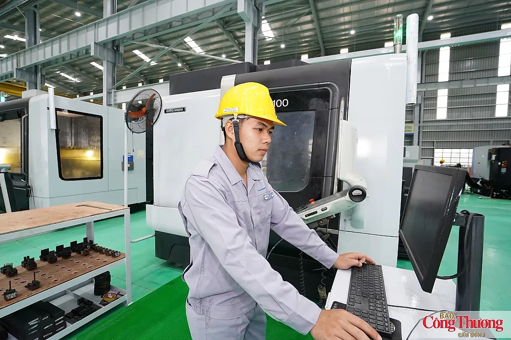 Công nghiệp Việt Nam: Hành trình chuyển mình và đóng góp cho quốc gia