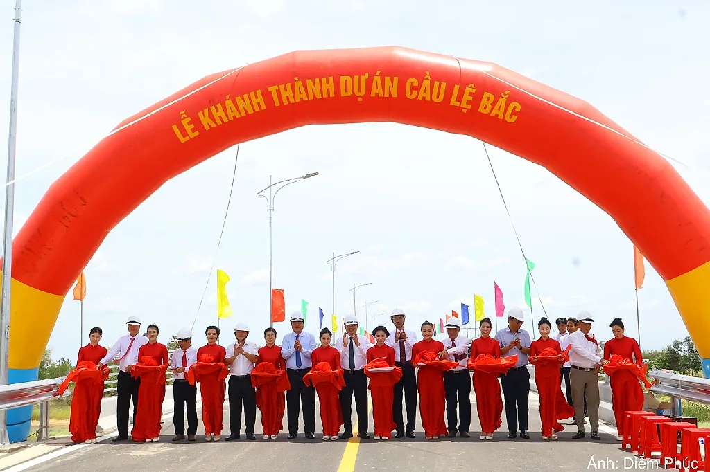 Đà Nẵng: Niềm vui nối nhịp đôi bờ của bà con 'ốc đảo' Lệ Bắc