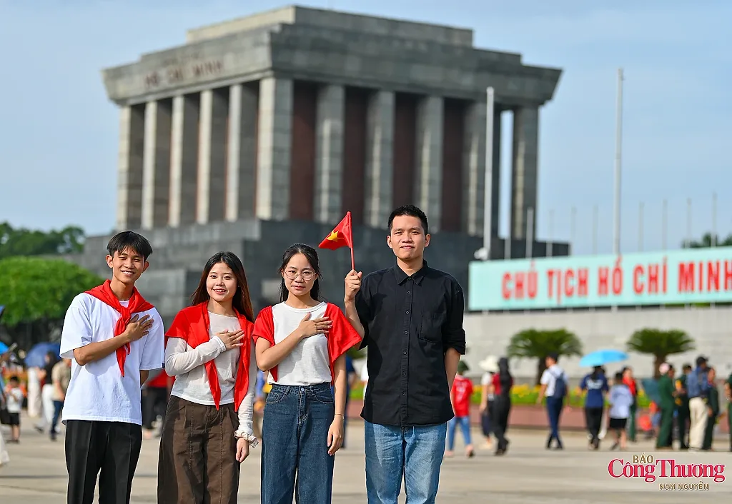 Chùm ảnh: Hà Nội - điểm hẹn ngày Tết Độc lập