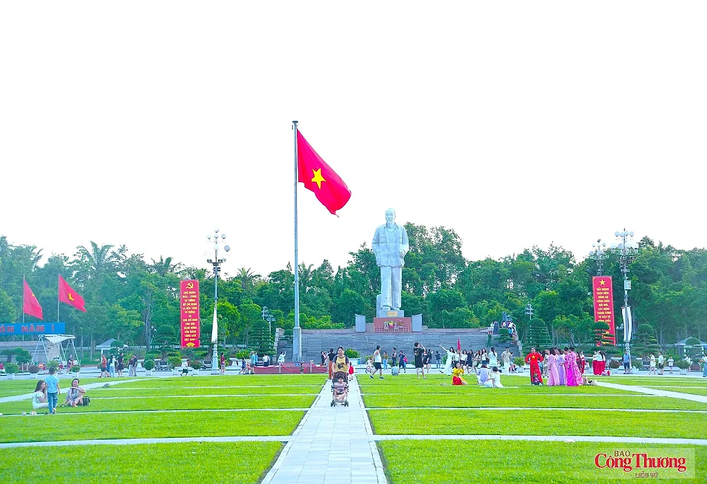 Quê Bác rực rỡ cờ hoa mừng Quốc khánh
