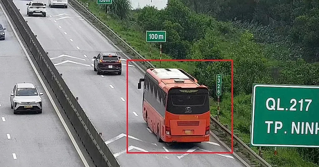 Rà soát, đánh giá kỹ quy định về khoảng cách an toàn và mức phạt trên cao tốc