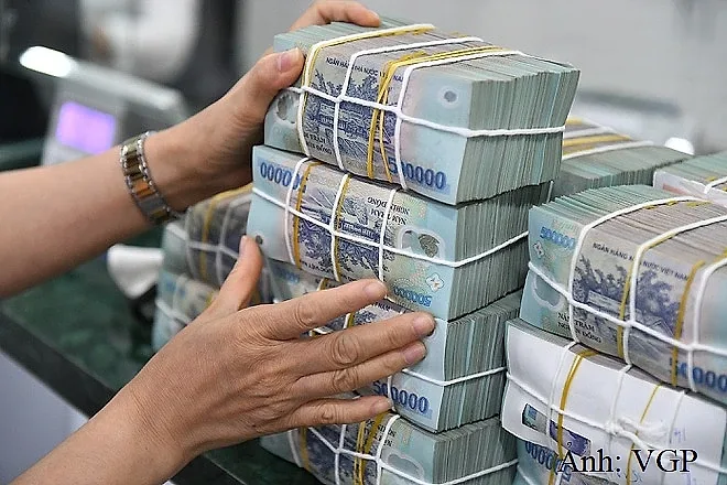 Thu ngân sách tăng 16%, vượt 2 triệu tỷ đồng sau 8 tháng