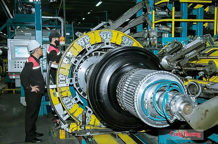 Công nghiệp duy trì tăng trưởng 2 con số, IIP 8 tháng tăng 11,9%
