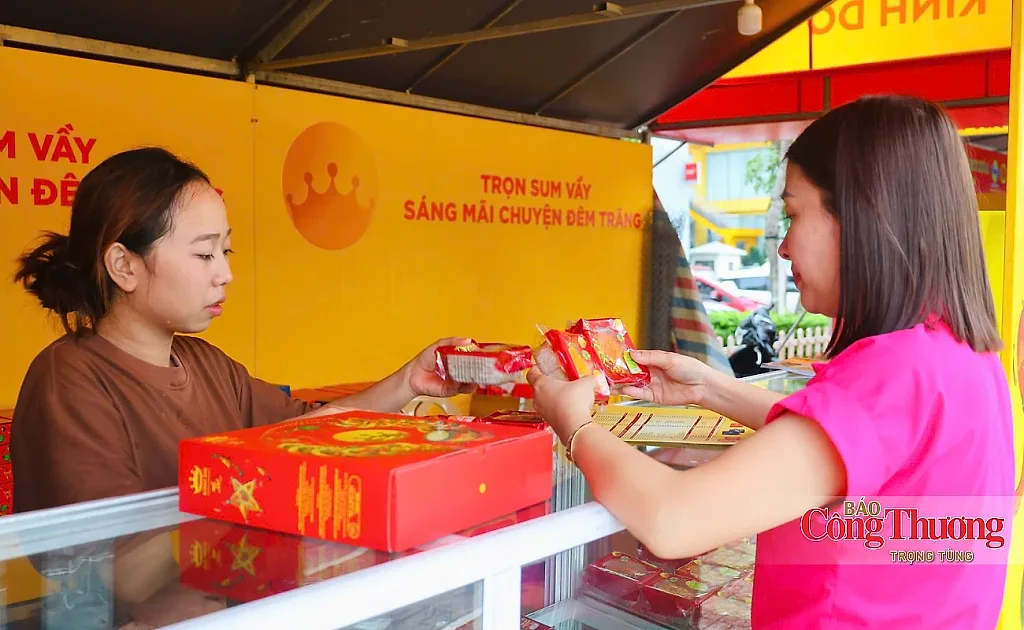 Hà Tĩnh: Thị trường bánh Trung thu đa dạng, hút khách từ sớm