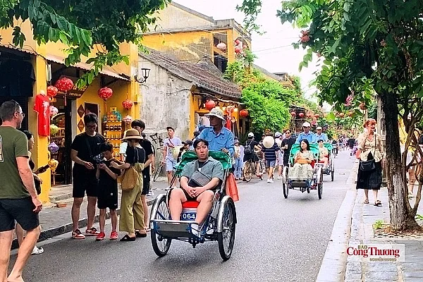 15,9 triệu khách quốc tế đến Việt Nam sau 8 tháng