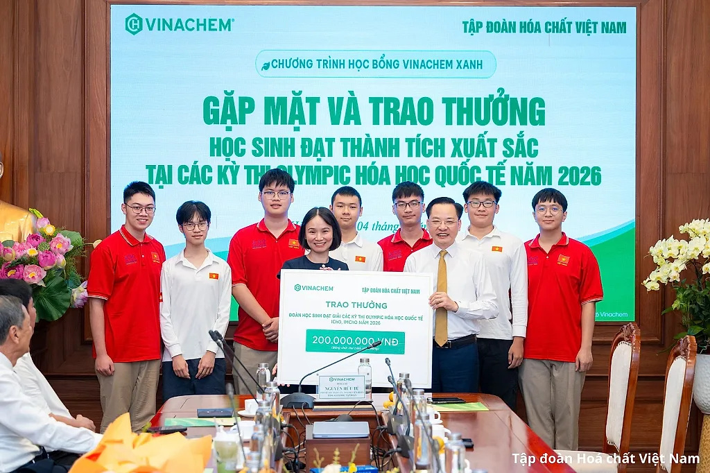 Vinachem trao thưởng học sinh đạt thành tích cao tại Olympic hóa học