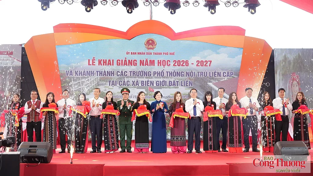 Phó Thủ tướng Phạm Thị Thanh Trà dự khai giảng, khánh thành trường nội trú A Lưới 3