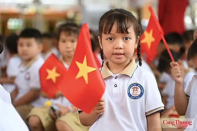 Hà Nội: Rộn ràng khai giảng tại trường liên cấp xã đảo Minh Châu