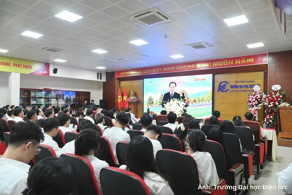 Trường Đại học Điện lực vững bước vào năm học mới