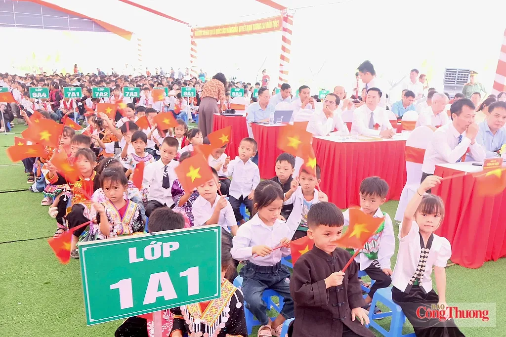Niềm vui ngày khai trường và 107 ngôi trường nội trú mở tương lai nơi biên cương