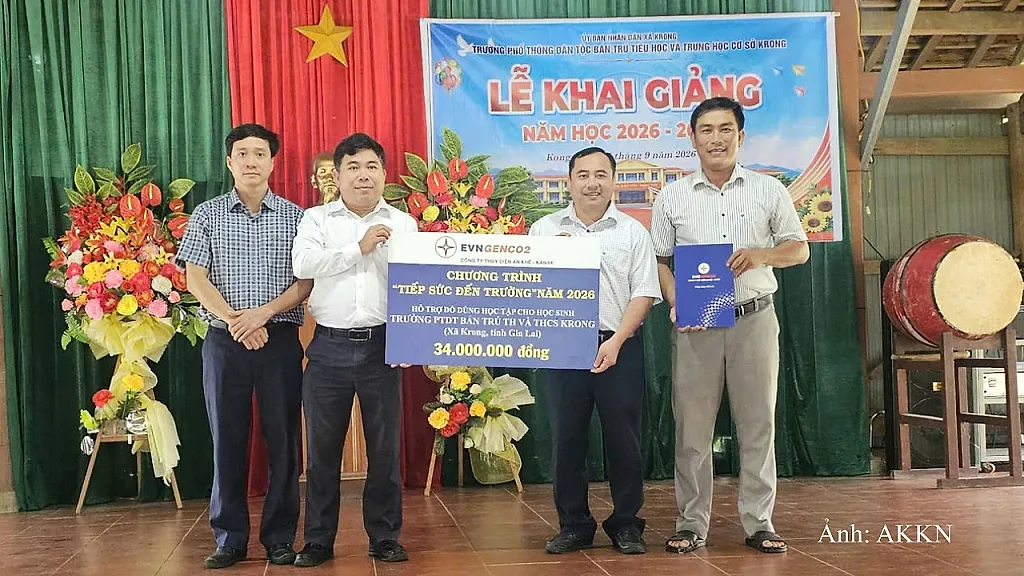 Công ty Thủy điện An Khê–Ka Nak tiếp sức học sinh vượt khó đến trường