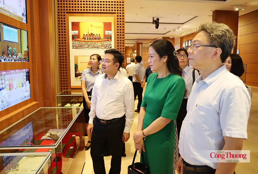 Đảng bộ Báo Công Thương tổ chức sinh hoạt chuyên đề tại Bảo tàng Quốc hội Việt Nam
