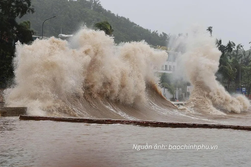 Cảnh báo áp thấp nhiệt đới có thể mạnh lên thành bão trên Biển Đông