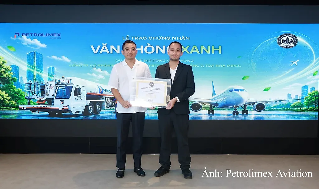 Petrolimex Aviation đón nhận Chứng nhận 'Văn phòng xanh'
