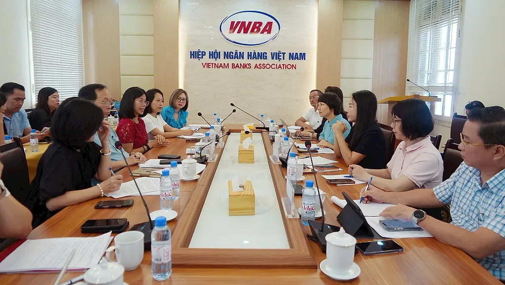 Hiệp hội Ngân hàng Việt Nam và Hiệp hội Công chứng viên Việt Nam trao đổi, góp ý hoàn thiện quy định về công chứng giao dịch đất đai