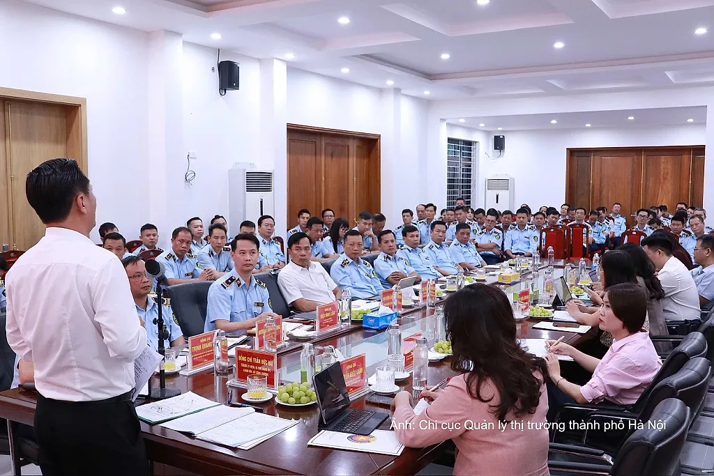 Hà Nội siết kiểm soát hàng giả, an toàn thực phẩm trong cao điểm cuối năm