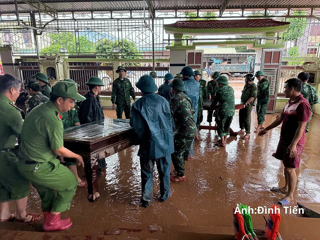 Quảng Trị: Khẩn trương khắc phục hậu quả mưa lũ, nối lại giao thông