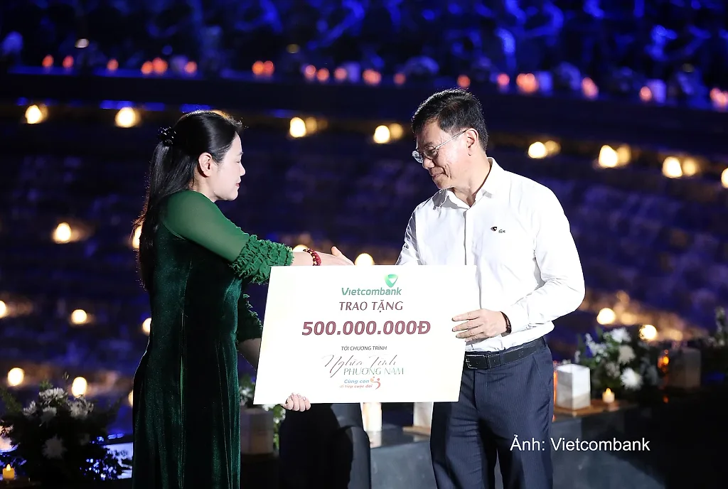Vietcombank trao 500 triệu đồng tiếp sức trẻ em khó khăn tại 'Nghĩa tình Phương Nam'