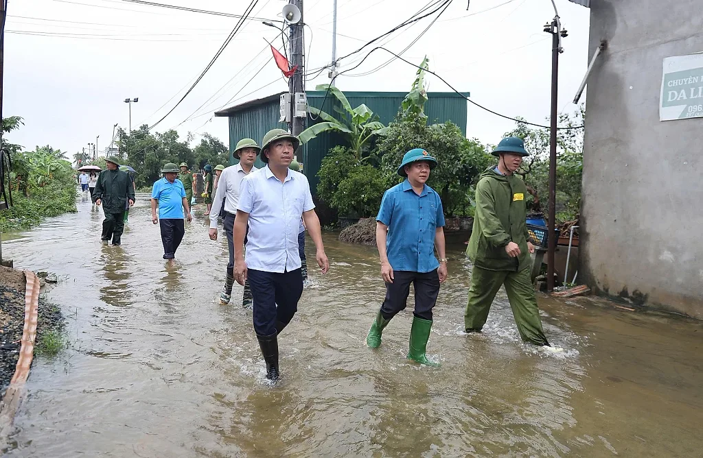 Mưa lũ dâng cao, Hà Nội chủ động bảo đảm giao thông, sản xuất