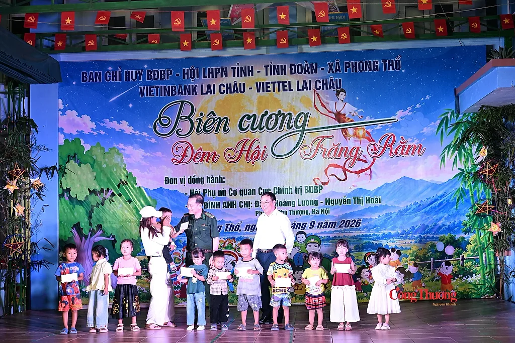 Ấm áp tình quân dân trong “Biên cương - Đêm hội trăng rằm”