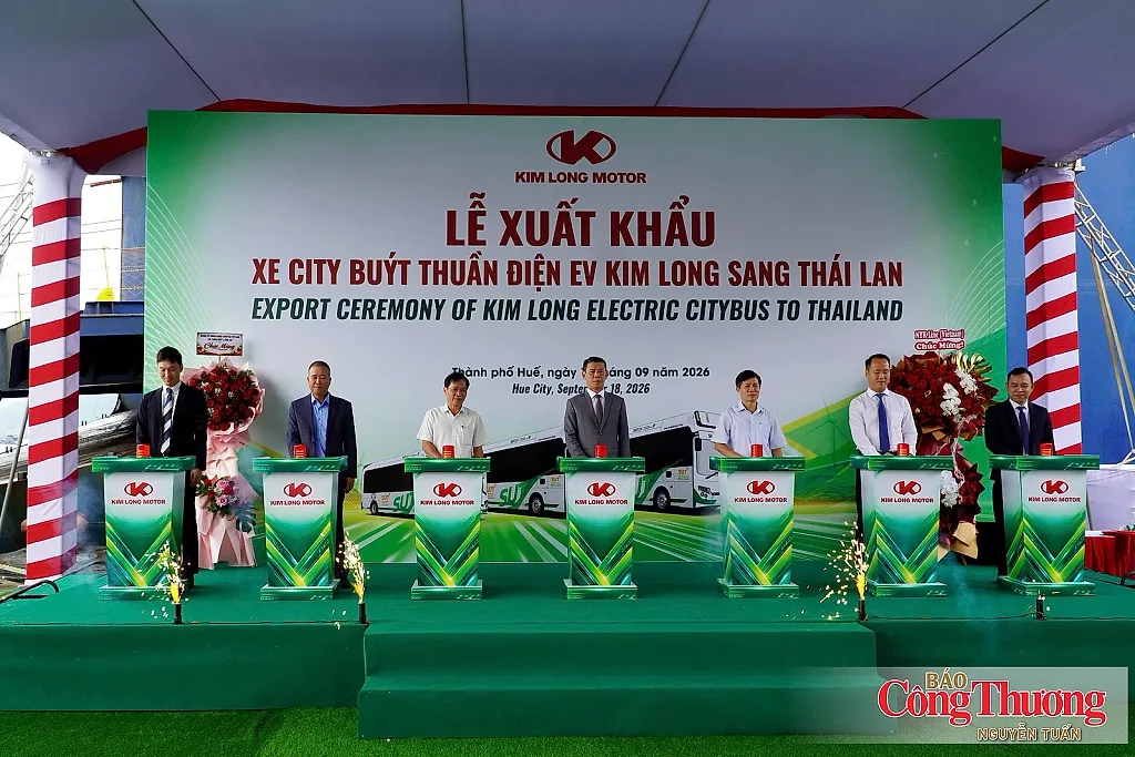 Thành phố Huế: Xuất cảng 9 xe buýt điện đầu tiên sang Thái Lan