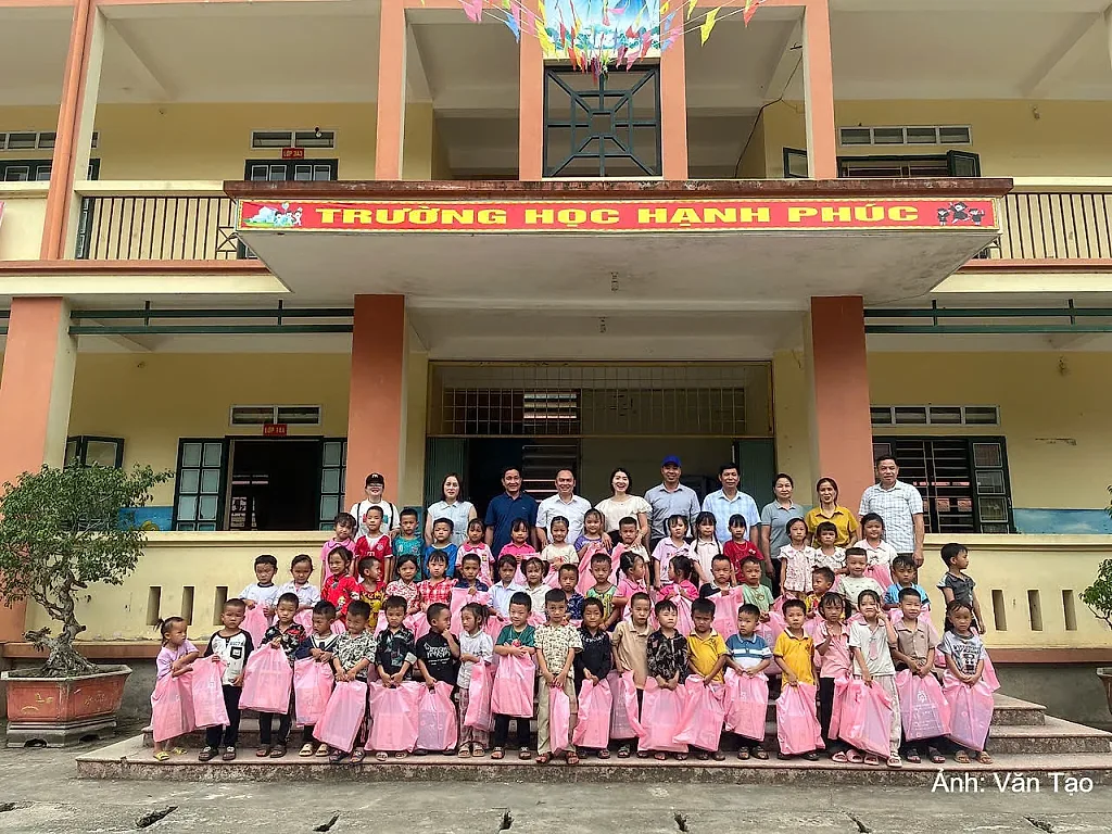 'Biên cương - Đêm hội trăng rằm' tiếp sức ước mơ học sinh nơi biên cương Lào Cai