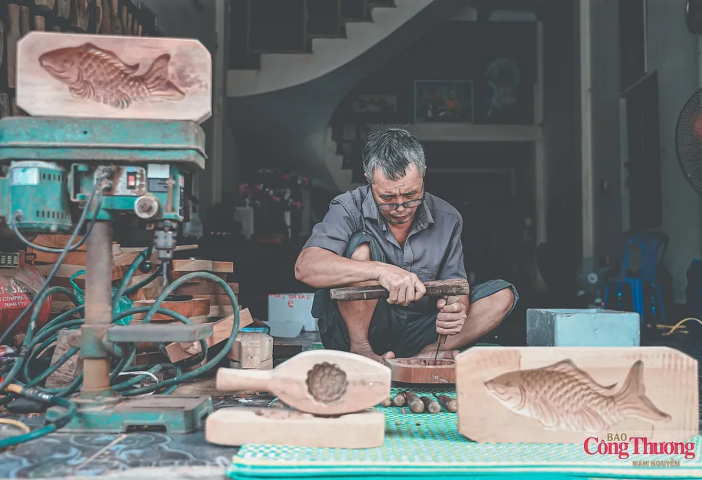 Người giữ khuôn trăng cuối cùng ở làng mộc Thượng Cung