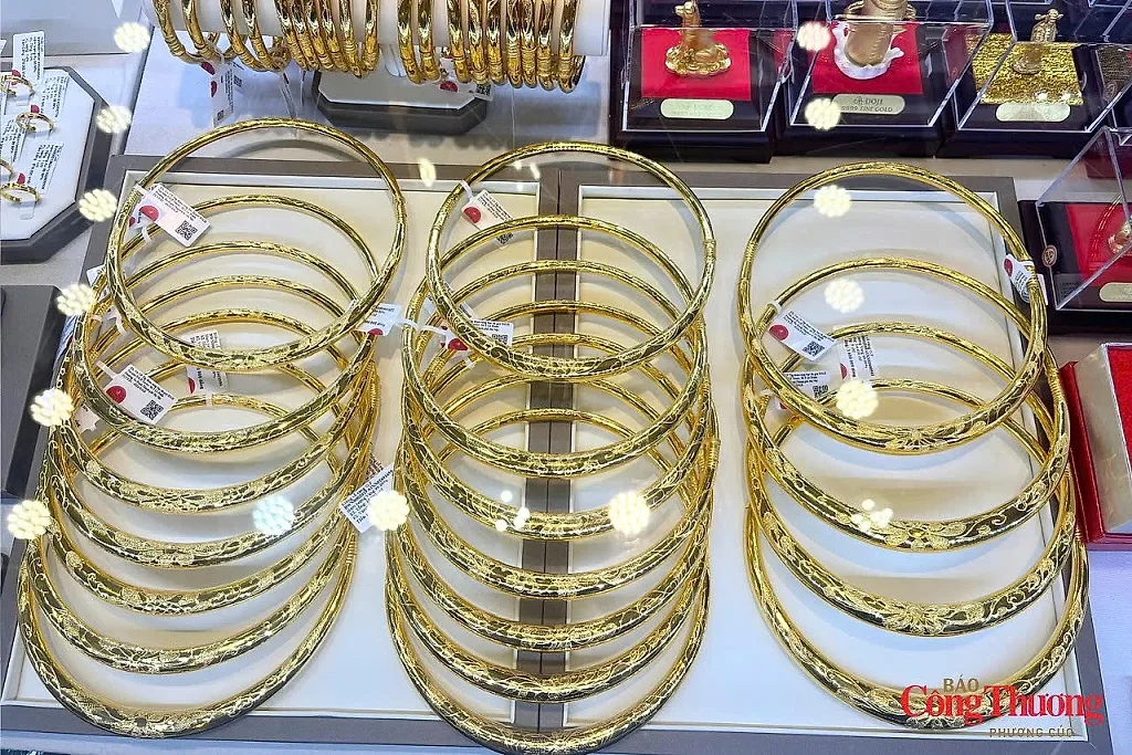 Giá vàng hôm nay (25/9): Rời xa mốc 4.300 USD