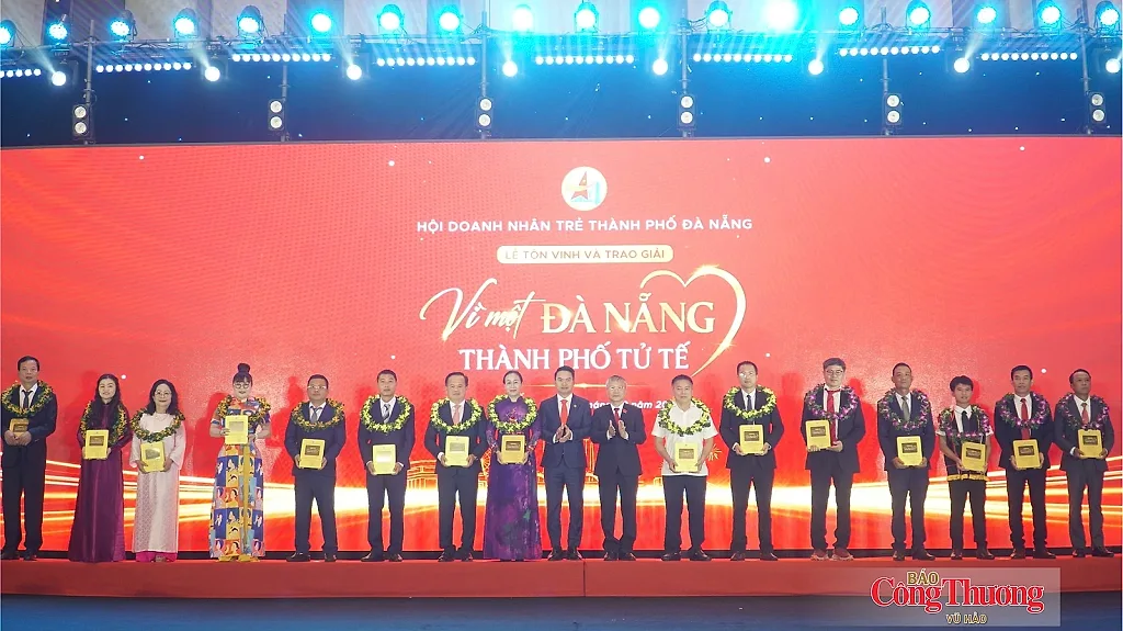 Tôn vinh 15 tấm gương tiêu biểu 'Vì một Đà Nẵng - Thành phố tử tế'
