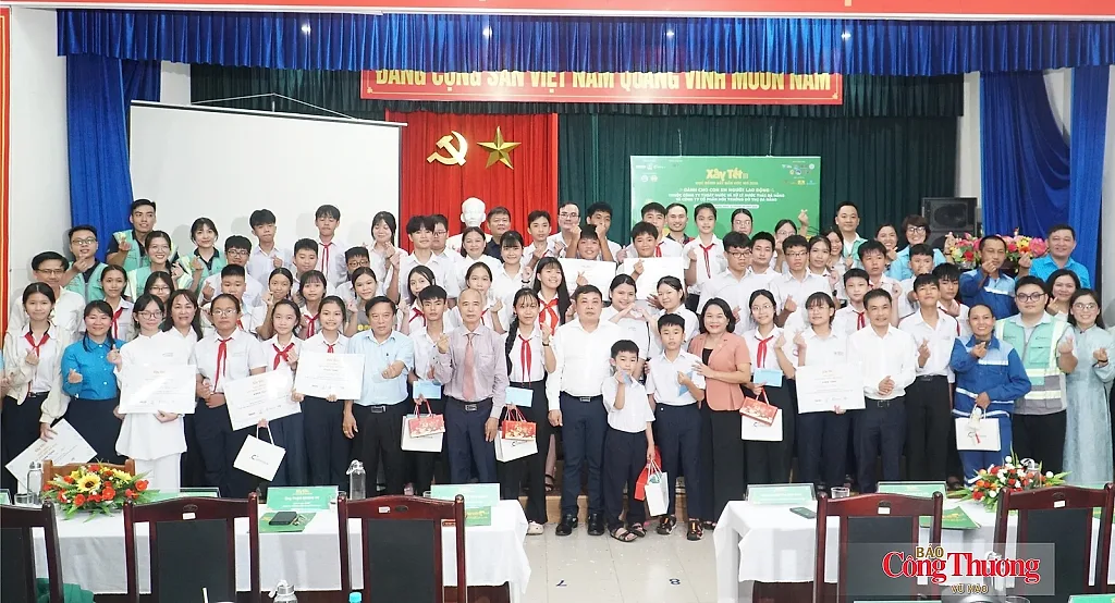 Trao học bổng ‘Xây nền ước mơ’ cho học sinh Đà Nẵng