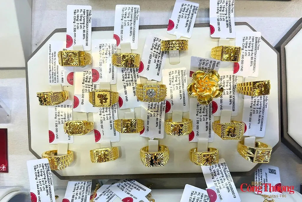 Giá vàng hôm nay (1/10): Áp sát mốc 4.200 USD