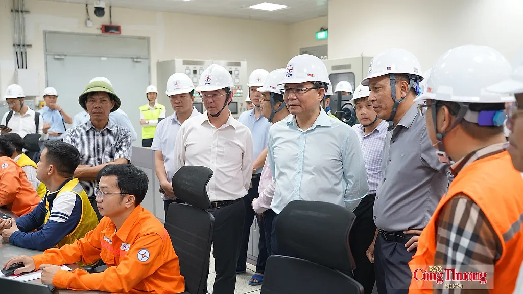 Bộ trưởng Lê Mạnh Hùng chỉ đạo đẩy nhanh tiến độ các dự án tại Trung tâm Điện lực Quảng Trạch
