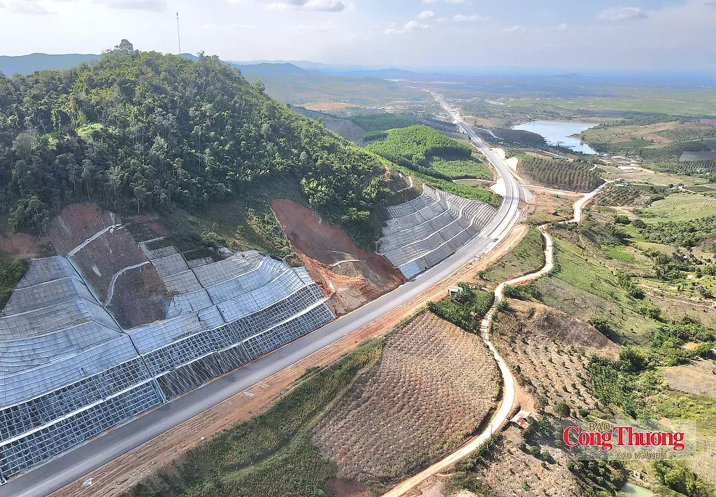 Đắk Lắk: Xuất khẩu đạt 2,312 tỷ USD, gỡ điểm nghẽn tăng trưởng