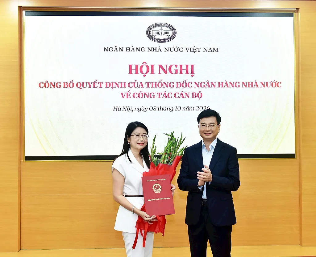 ptd-pham-thanh-ha-trao-hoa-va-quyet-dinh.jpg