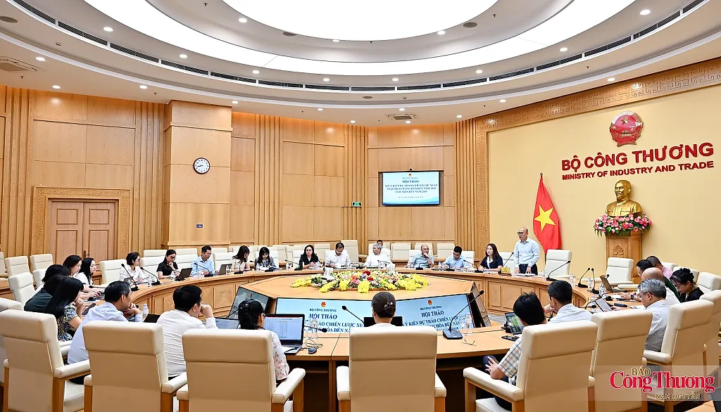 Chùm ảnh: Bộ Công Thương tổ chức hội thảo lấy ý kiến về Chiến lược xuất nhập khẩu hàng hóa đến năm 2030