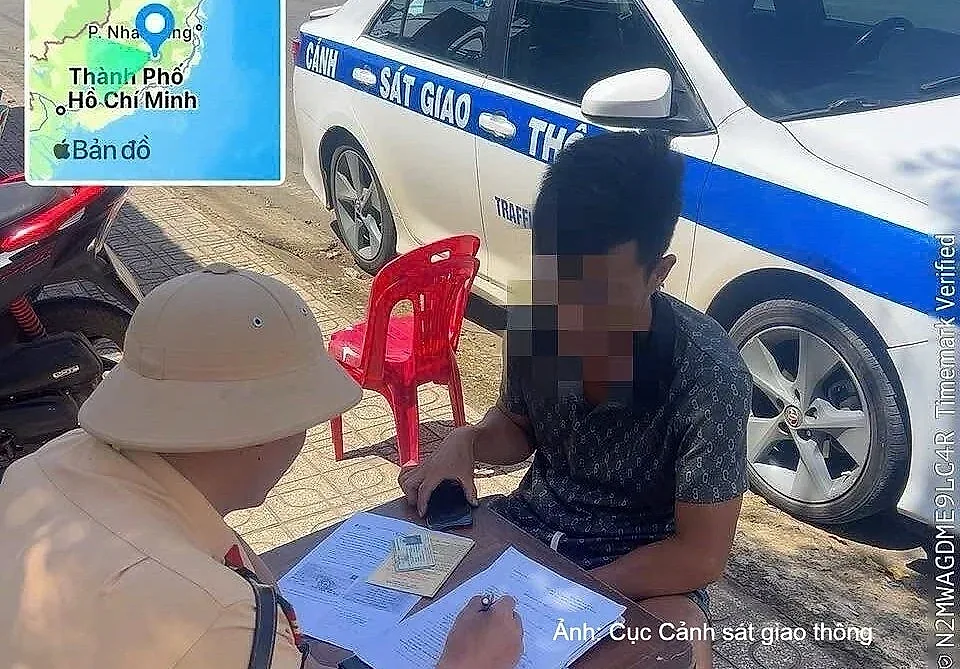 Xử lý hàng trăm trường hợp 'độ' còi, đèn xe ô tô trái quy định