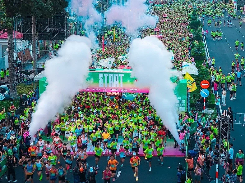 Hàng chục nghìn runner thi đấu ấn tượng tại VPBank Đất Sen Hồng Music Marathon 2026