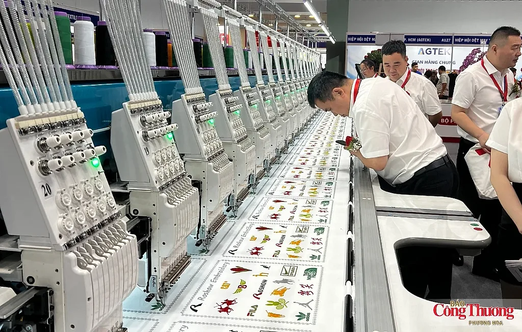 Khai mạc triển lãm máy móc, thiết bị, nguyên phụ liệu ngành dệt may