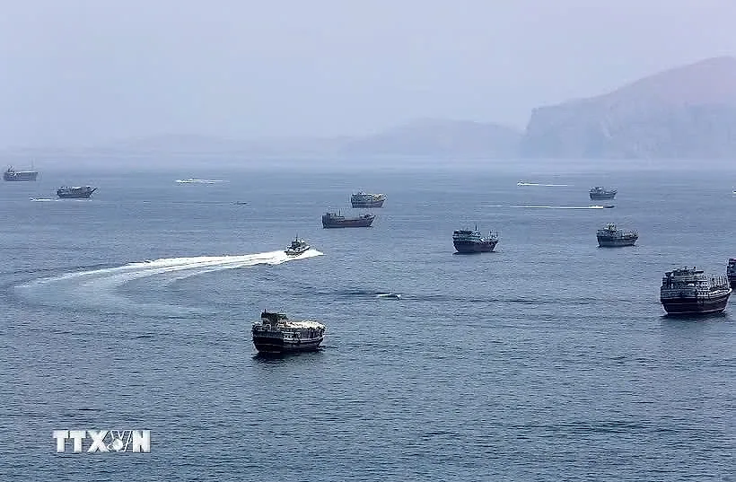 Chiến sự Trung Đông ngày 15/10: Mỹ phá hủy tàu có liên hệ với Iran tại Vịnh Oman
