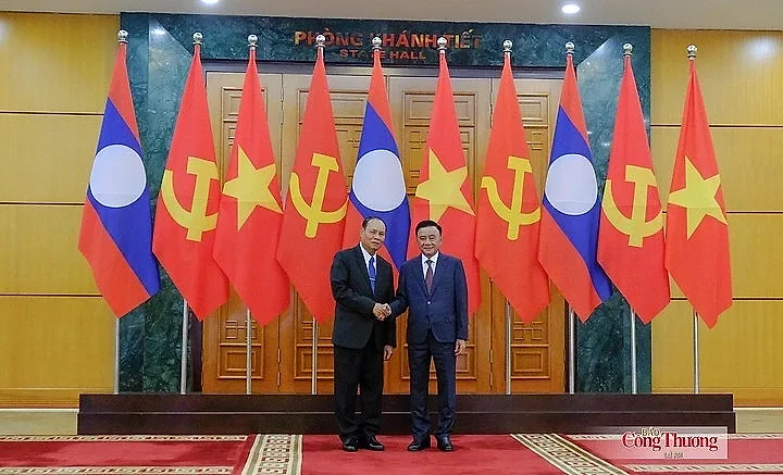 Phấn đấu đưa kim ngạch thương mại Việt Nam - Lào đạt 5 tỷ USD